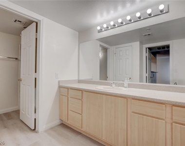 6955 N Durango Drive - Photo Thumbnail 21