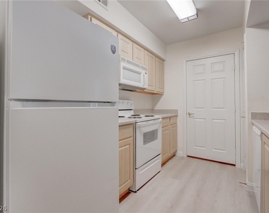 6955 N Durango Drive - Photo Thumbnail 10