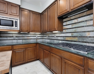 2451 Hollow Rock Court - Photo Thumbnail 16