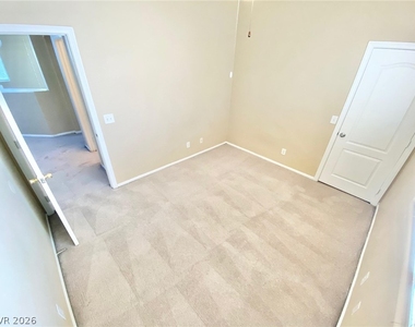 8836 Palm Creek Court - Photo Thumbnail 5