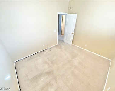 8836 Palm Creek Court - Photo Thumbnail 12