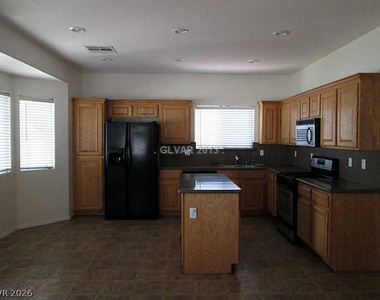 7612 Borealis Street - Photo Thumbnail 5