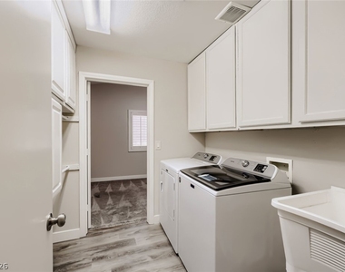 4407 Golden Palomino Lane - Photo Thumbnail 17