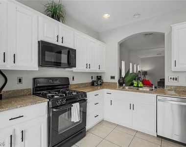 8136 Memory Lake Avenue - Photo Thumbnail 12