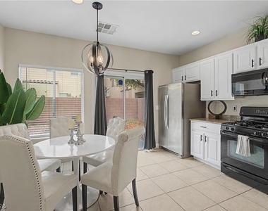 8136 Memory Lake Avenue - Photo Thumbnail 8