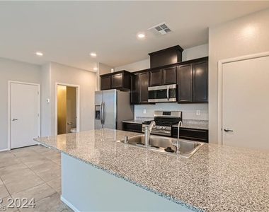 4393 Fire Glow Avenue - Photo Thumbnail 10