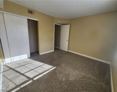 2750 S Durango Drive - Photo Thumbnail 12