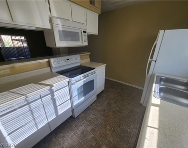 2750 S Durango Drive - Photo Thumbnail 6