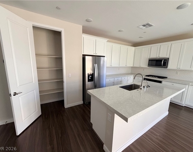 10661 Valletta Avenue - Photo Thumbnail 15