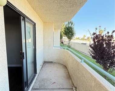 960 N Sloan Lane - Photo Thumbnail 34