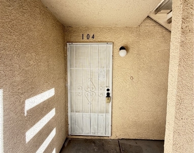 960 N Sloan Lane - Photo Thumbnail 1
