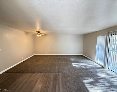 960 N Sloan Lane - Photo Thumbnail 3