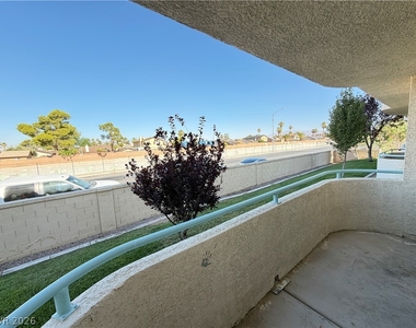 960 N Sloan Lane - Photo Thumbnail 36