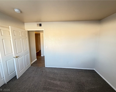 960 N Sloan Lane - Photo Thumbnail 20