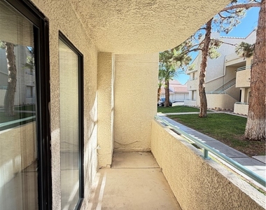 960 N Sloan Lane - Photo Thumbnail 30