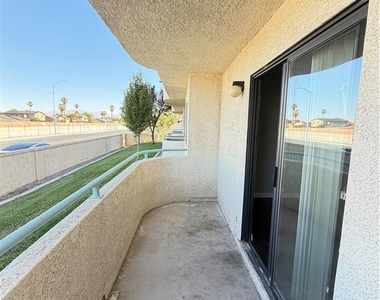 960 N Sloan Lane - Photo Thumbnail 35