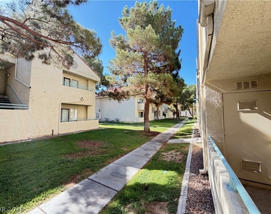 960 N Sloan Lane - Photo Thumbnail 32