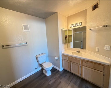 960 N Sloan Lane - Photo Thumbnail 29