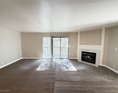 960 N Sloan Lane - Photo Thumbnail 4