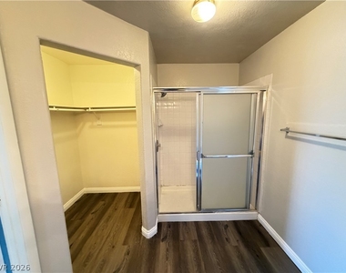 960 N Sloan Lane - Photo Thumbnail 27