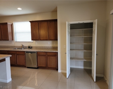318 Glacier Meadow Road - Photo Thumbnail 15