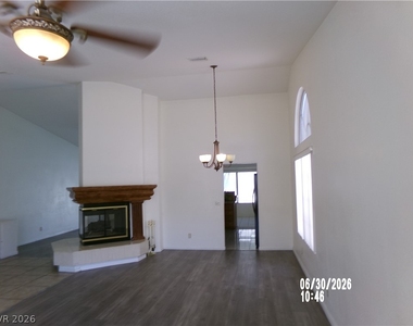 809 Long Branch Drive - Photo Thumbnail 9