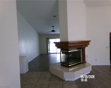 809 Long Branch Drive - Photo Thumbnail 8