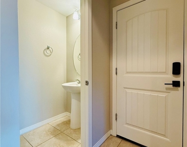 3041 Savella Avenue - Photo Thumbnail 11
