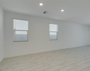 6858 Greensmen Avenue - Photo Thumbnail 5