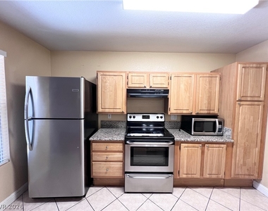 5055 W Hacienda Avenue - Photo Thumbnail 7