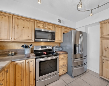 3209 Kinsale Court - Photo Thumbnail 2