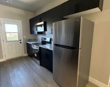 1341 E Arrowhead Street - Photo Thumbnail 3