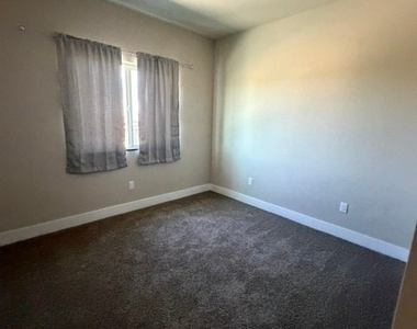 1341 E Arrowhead Street - Photo Thumbnail 12