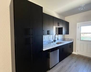 1341 E Arrowhead Street - Photo Thumbnail 4