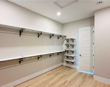 5021 Sandline Court - Photo Thumbnail 14