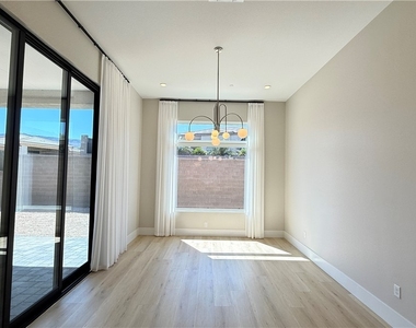 5021 Sandline Court - Photo Thumbnail 9