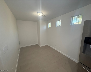 5241 Starter Avenue - Photo Thumbnail 5