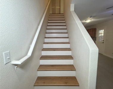 5241 Starter Avenue - Photo Thumbnail 7