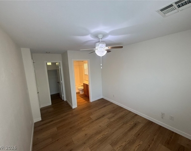 5241 Starter Avenue - Photo Thumbnail 8