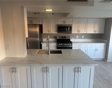 3204 Mariner Bay Street - Photo Thumbnail 5