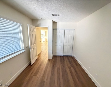 3517 Folage Drive - Photo Thumbnail 9