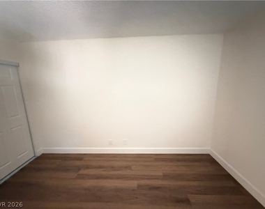 3517 Folage Drive - Photo Thumbnail 8