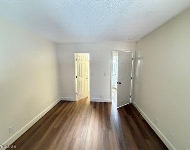3517 Folage Drive - Photo Thumbnail 13