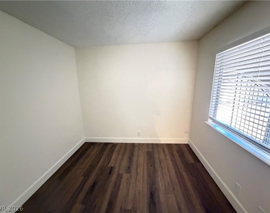 3517 Folage Drive - Photo Thumbnail 7