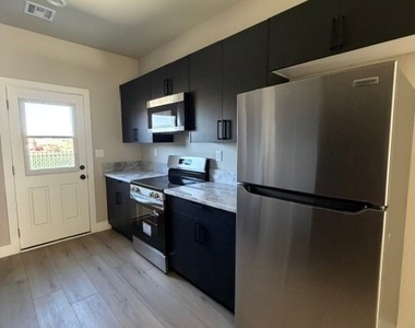 1341 E Arrowhead Street - Photo Thumbnail 6