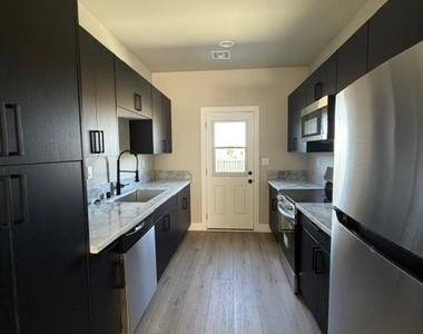 1341 E Arrowhead Street - Photo Thumbnail 5