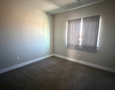 1341 E Arrowhead Street - Photo Thumbnail 10