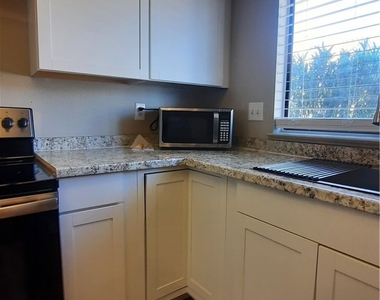 1632 Marathon Drive - Photo Thumbnail 3
