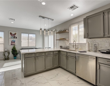7301 Casa Solar Court - Photo Thumbnail 6