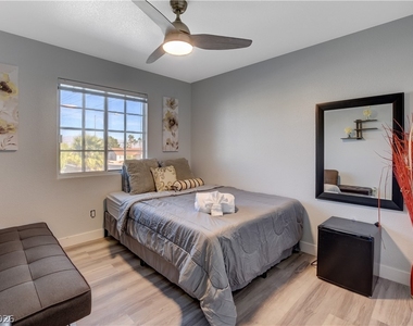7301 Casa Solar Court - Photo Thumbnail 15